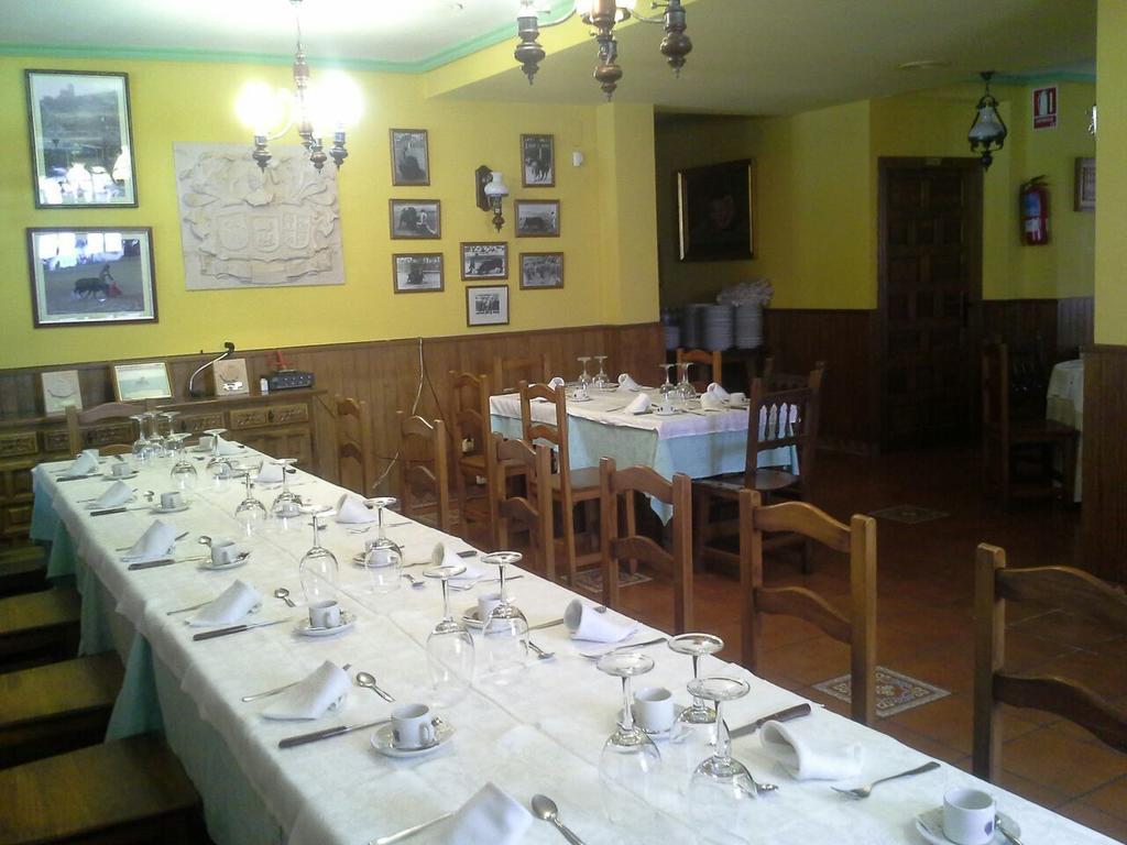 Hostal Restaurante Villa De Sepúlveda Kültér fotó