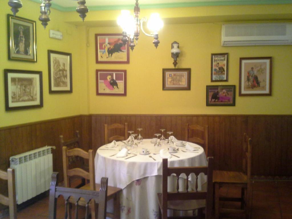 Hostal Restaurante Villa De Sepúlveda Kültér fotó