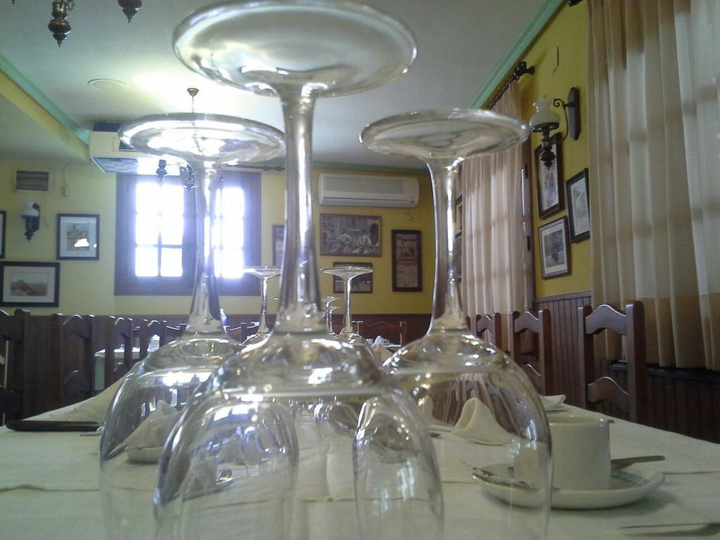 Hostal Restaurante Villa De Sepúlveda Kültér fotó